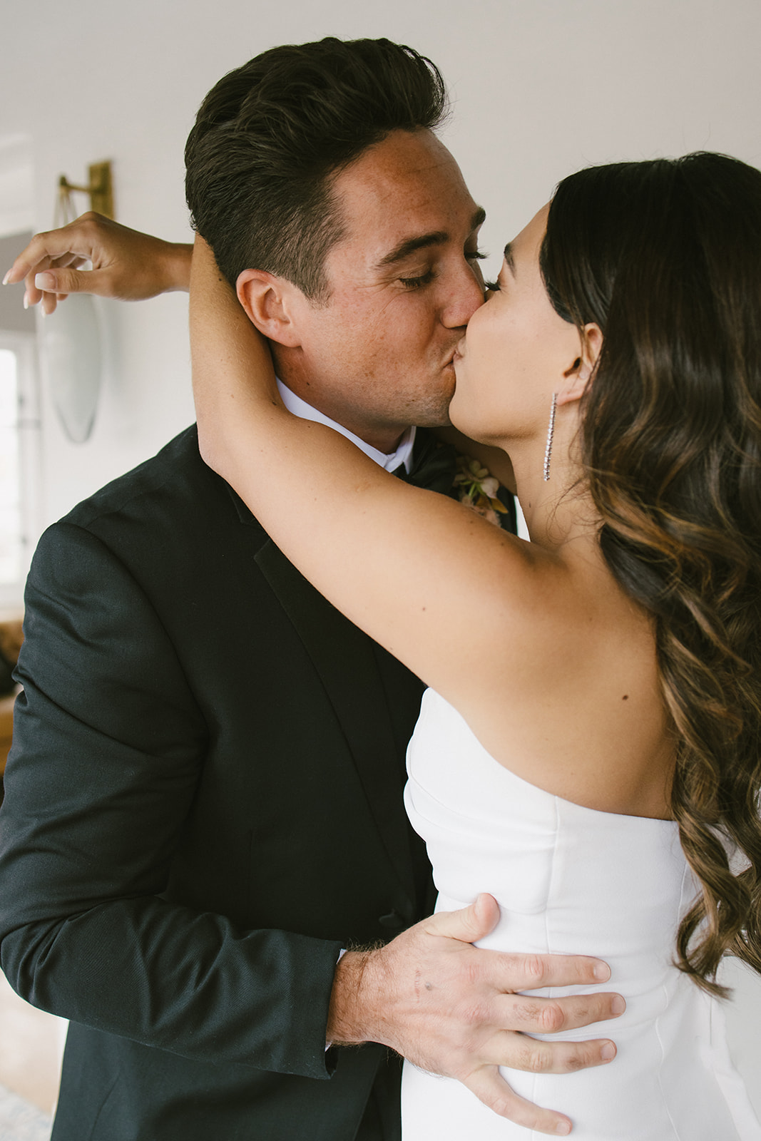 bride and groom kissing at San Clemente Wedding Venue