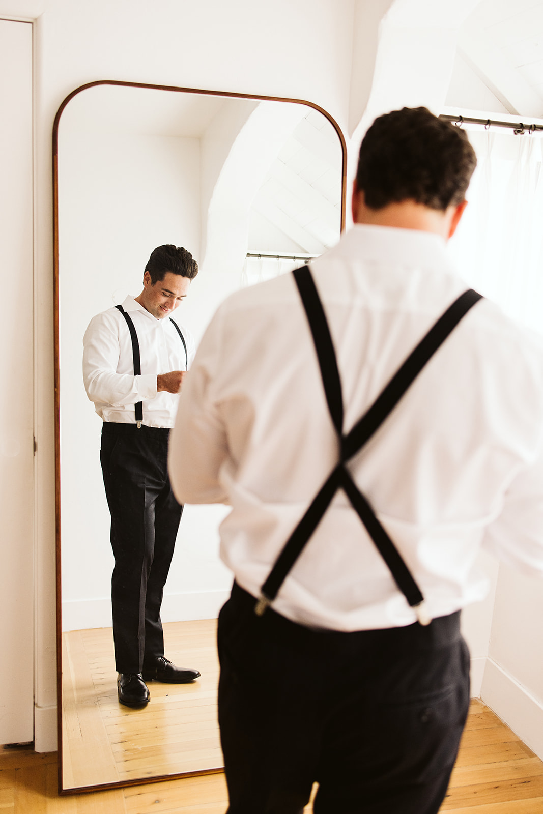 groom getting ready at San Clemente Wedding Venue