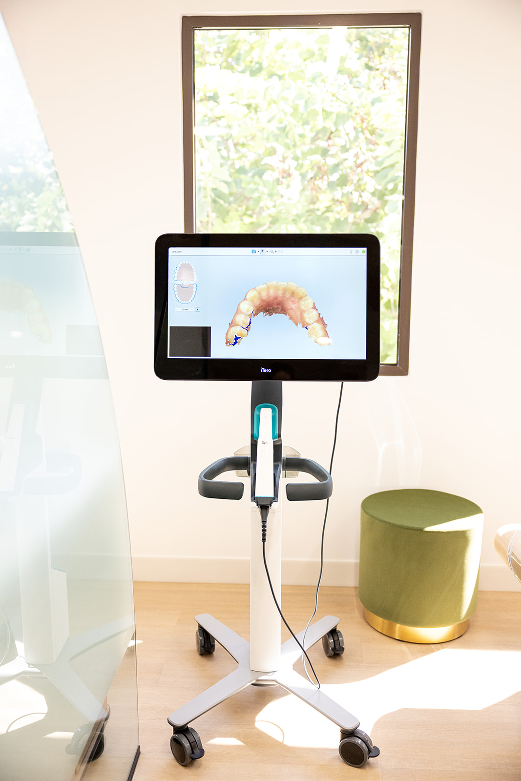 a rolling screen with a picture of teeth on it for branding photos 